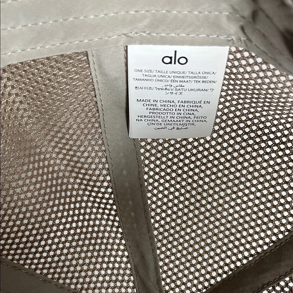 ALO Yoga District Trucker Hat - Picture 4 of 4